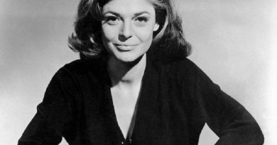 anne bancroft 6 390x205 - Anne Bancroft Biography - life Story, Career, Awards, Age, Height