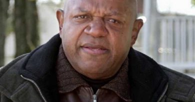 charles s dutton 1 390x205 - Charles S Dutton Biography - life Story, Career, Awards, Age, Height