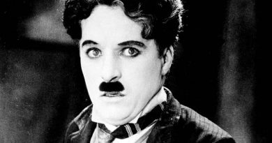 charlie chaplin 3 390x205 - Charlie Chaplin Biography - life Story, Career, Awards, Age, Height