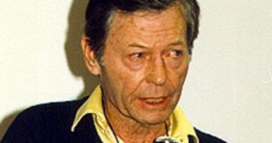 deforest kelley 1 390x205 - DeForest Kelley Biography - life Story, Career, Awards, Age, Height
