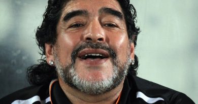 diego maradona 8 390x205 - Diego Maradona Biography - life Story, Career, Awards, Age, Height