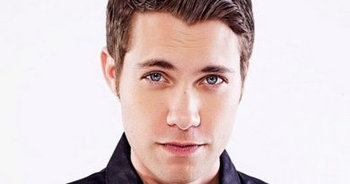 drew seeley 1 390x205 - Drew Seeley Biography - life Story, Career, Awards, Age, Height