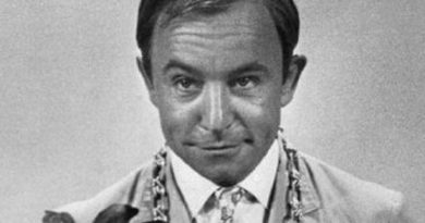 henry gibson 1 390x205 - Henry Gibson Biography - life Story, Career, Awards, Age, Height
