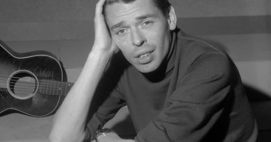 jacques brel 1 390x205 - Jacques Brel Biography - life Story, Career, Awards, Age, Height