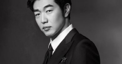 lee jong hyuk 1 390x205 - Lee Jong-hyuk Biography - life Story, Career, Awards, Age, Height